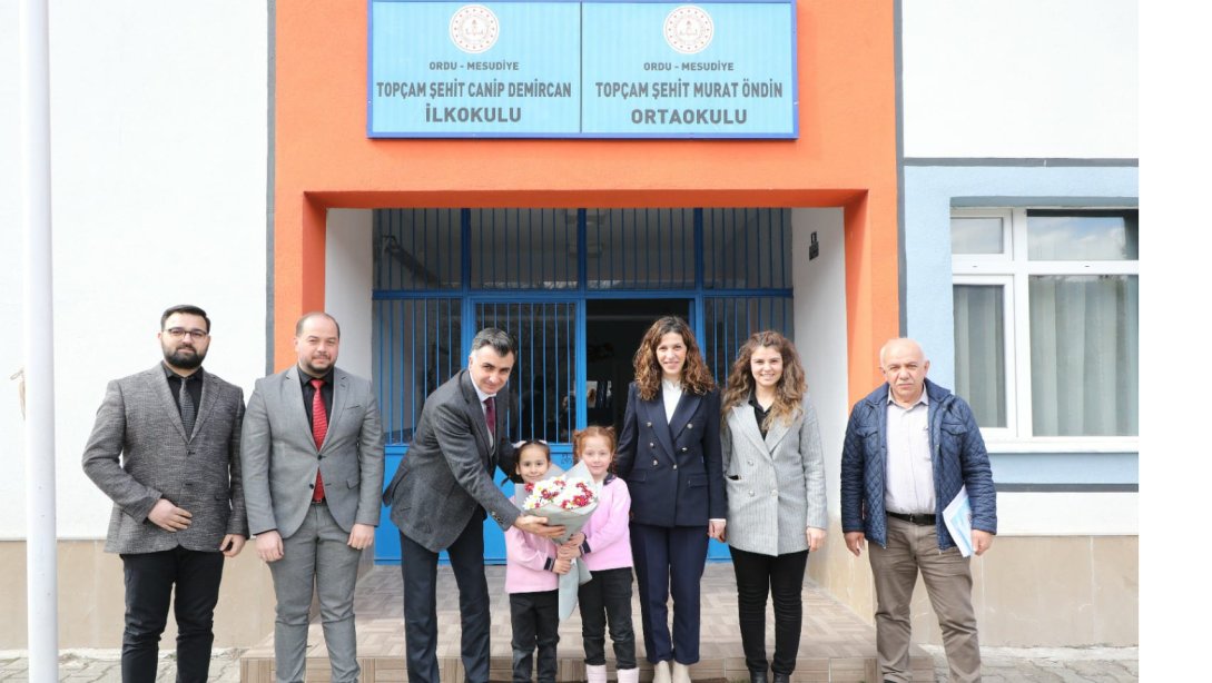 İl Millî Eğitim Müdürümüz Sayın Mehmet Fatih Vargeloğlu, Topçam Şehit Canip Demircan İlkokulu ve Topçam Şehit Murat Öndin Ortaokulunu ziyaret ederek okul idaresi, öğretmen ve öğrencilerimiz ile bir araya geldi.