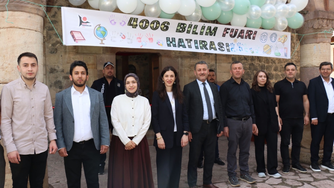 Mesudiye Ortaokulu ve Mesudiye İmam Hatip Ortaokulu tarafından düzenlenen TÜBİTAK 4006 Bilim Fuarı gerçekleştirildi